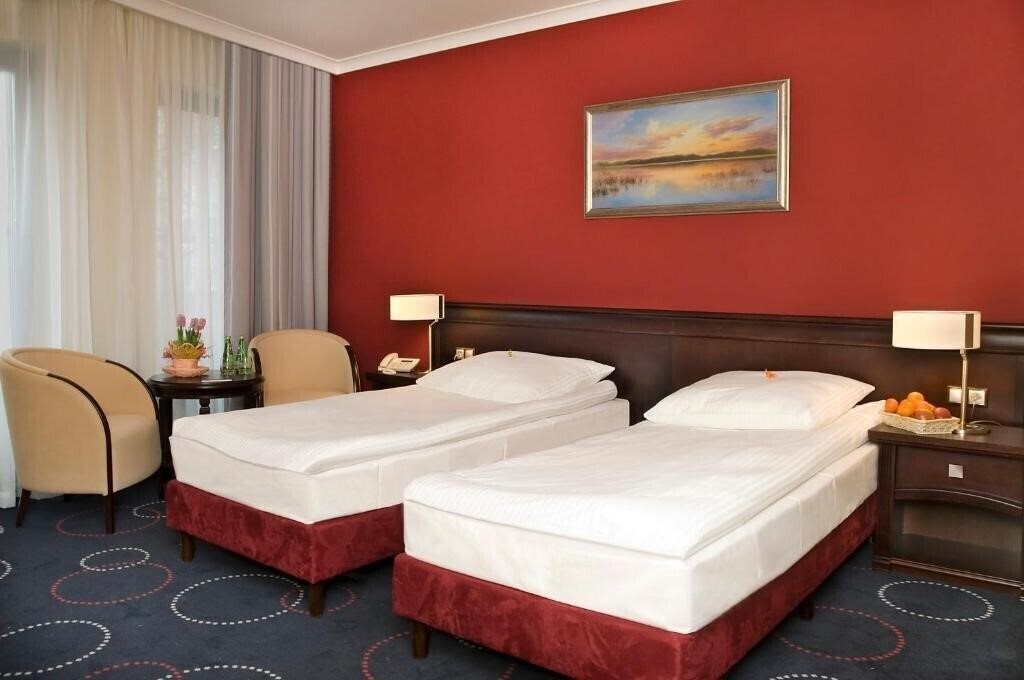Отель Admiral Hotel 4*