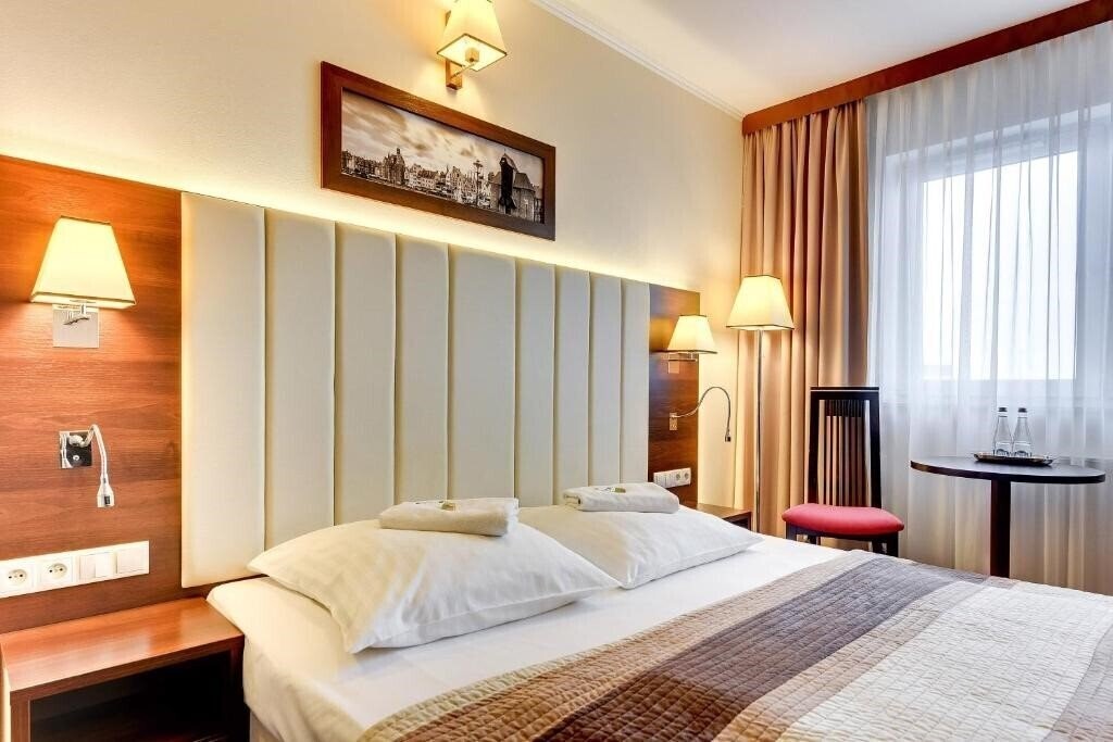 Отель Amber Hotel 3*