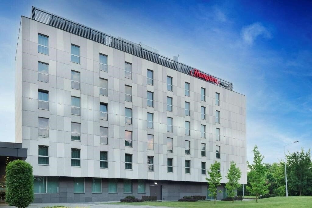 Отель Hampton By Hilton 4*