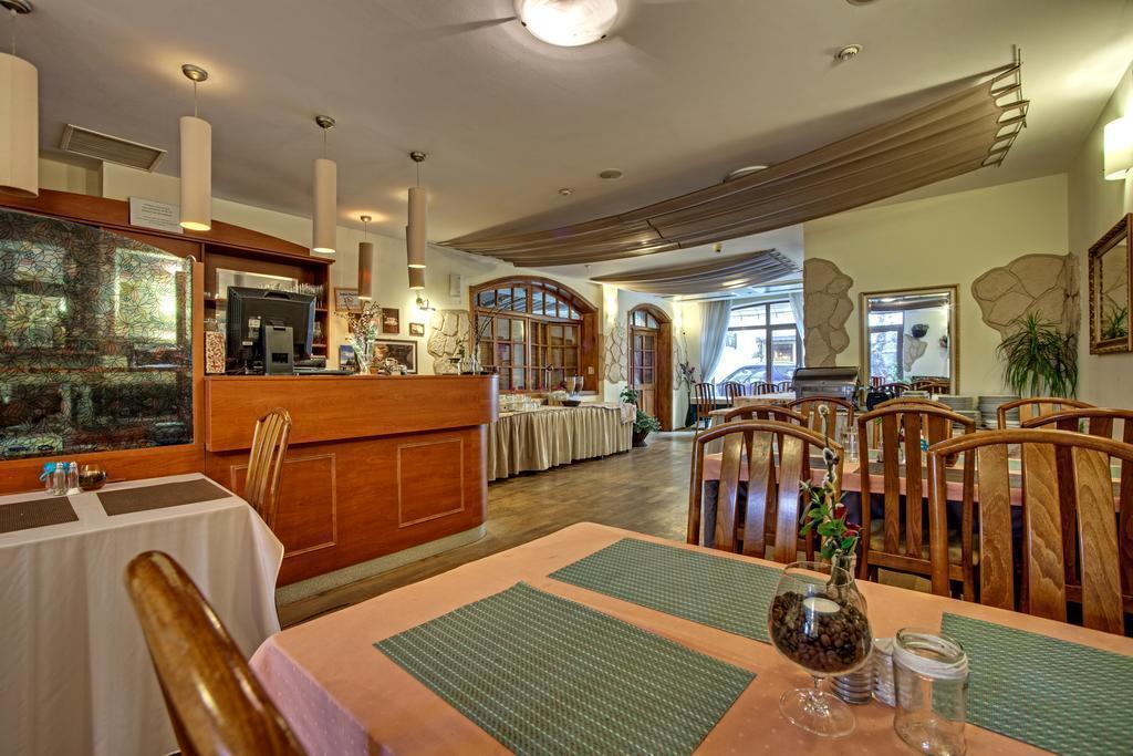 Отель Astoria 3*