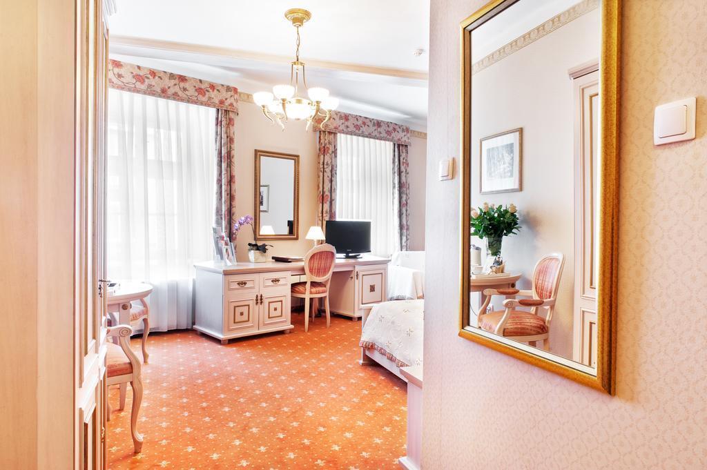 Отель Amadeus 4*