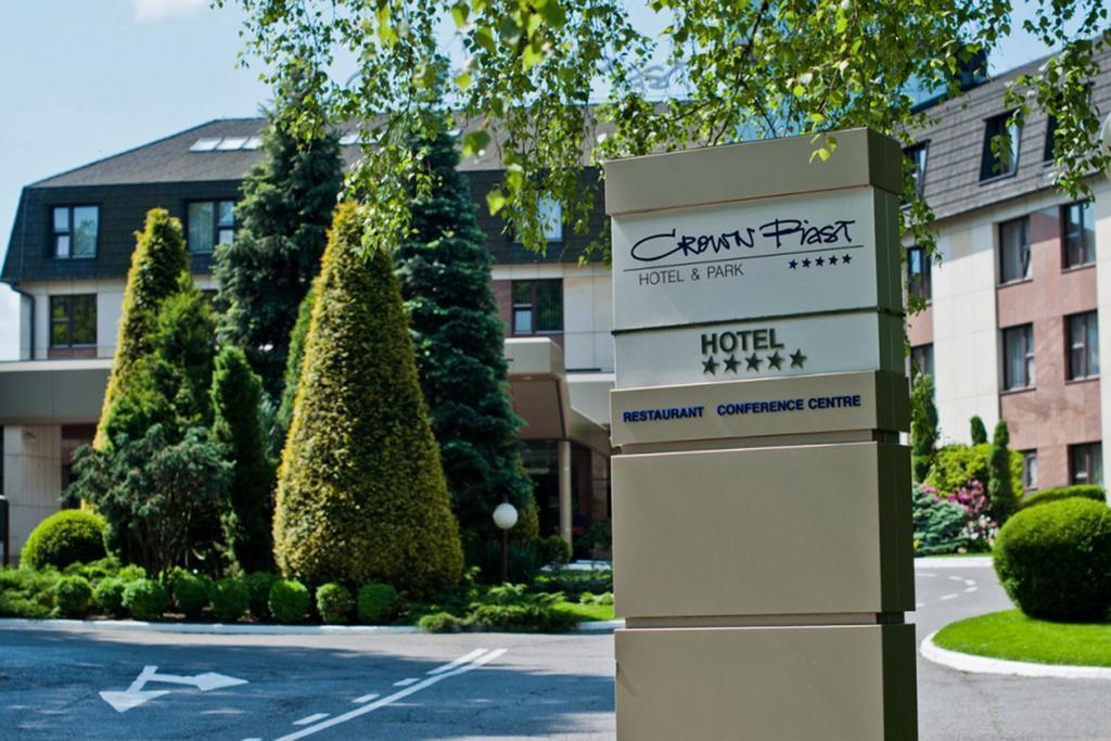 Отель Crown Piast 5*