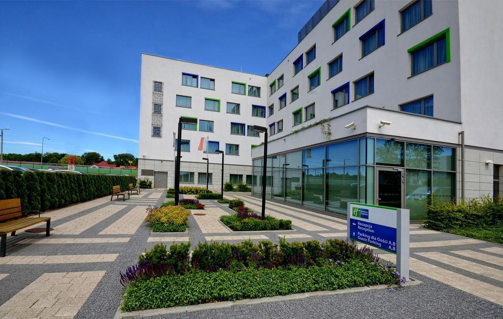 Отель Holiday Inn Express Warsaw Airport 3*