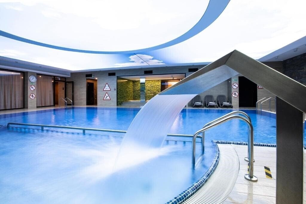 Отель Crocus 3*