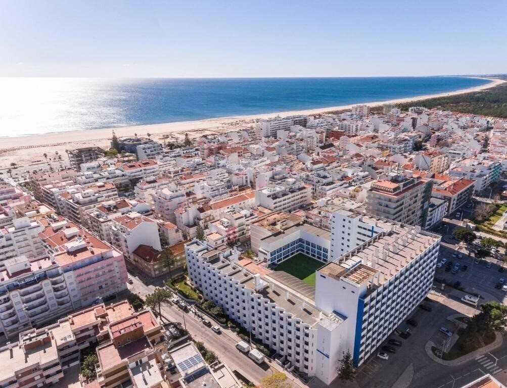 Отель Navegadores 4*