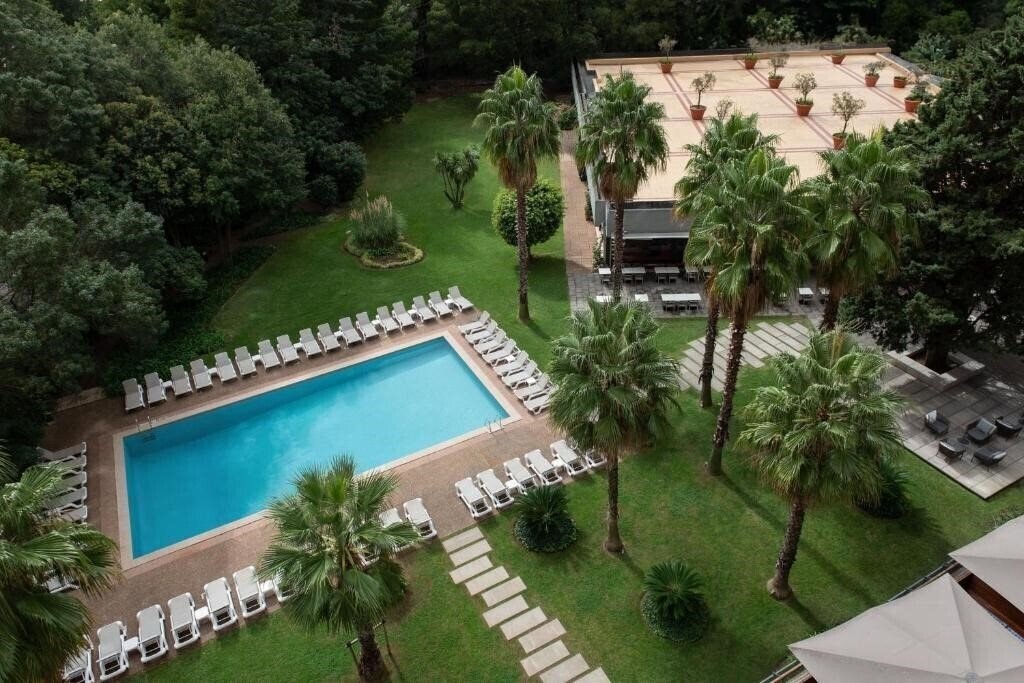 Отель Lisbon Marriott 4*