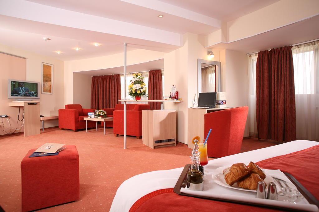 Отель Golden Tulip 4*