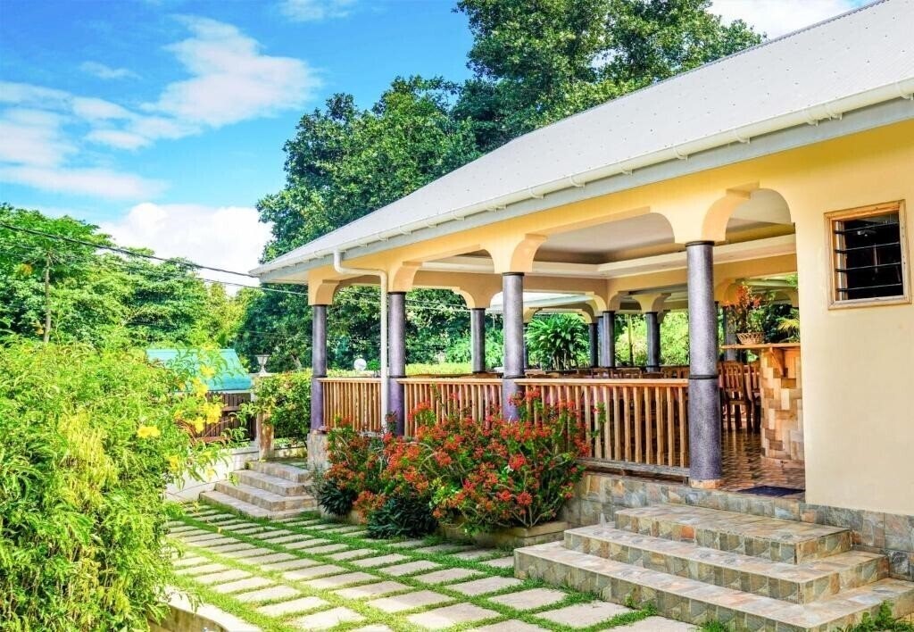 Отель Bernique Guesthouse 3*