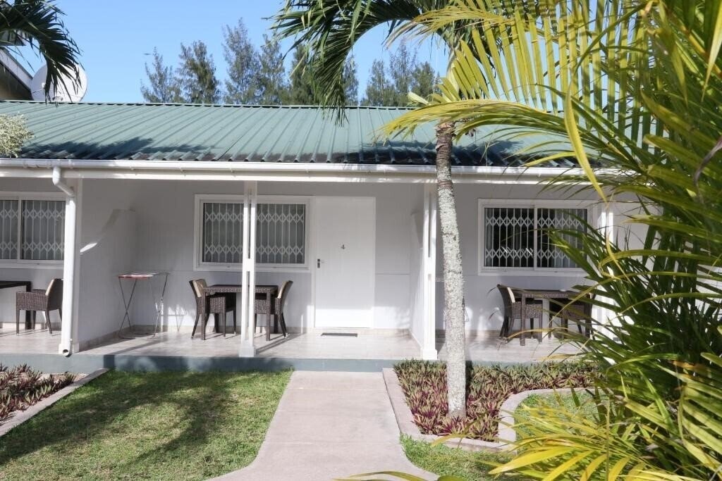 Картинка La Roussette 3*