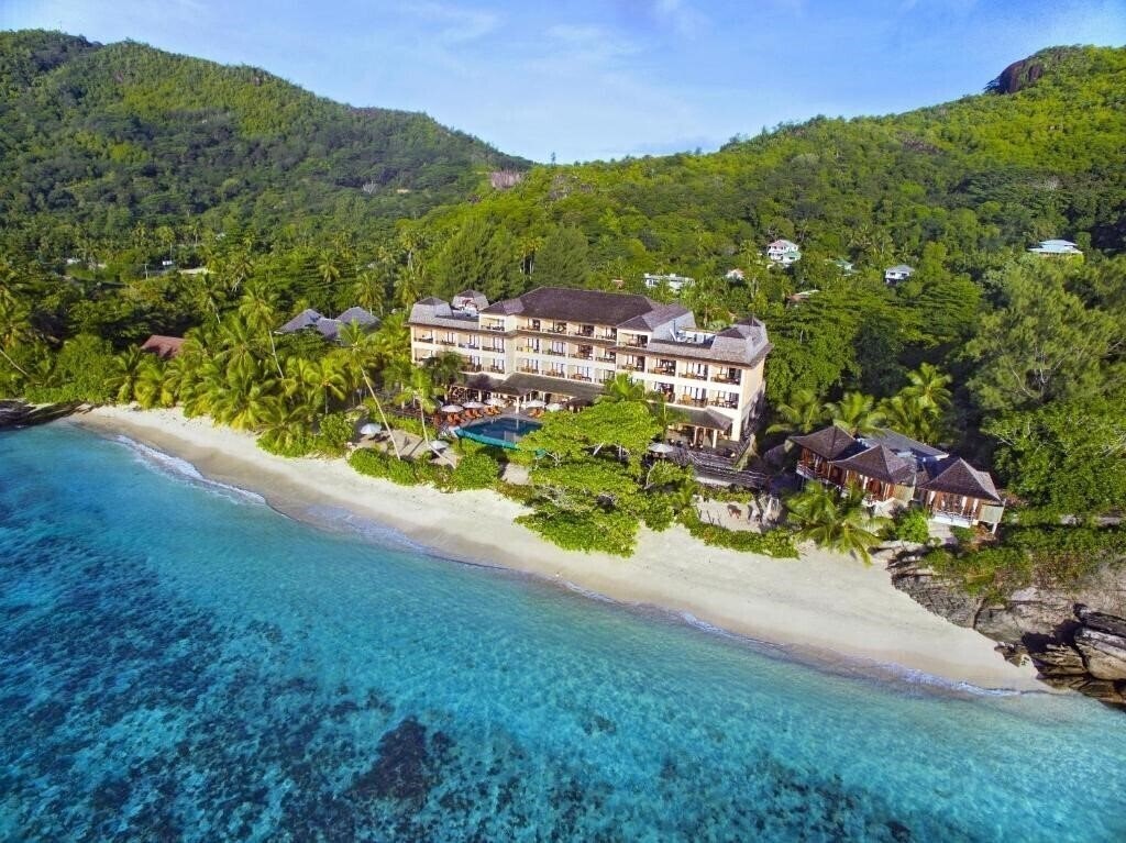 Отель Double Tree By Hilton Seychelles Allamanda Resort & SPA 4*