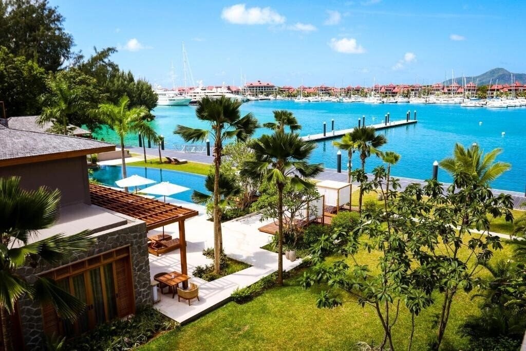Отель L’Escale Resort Marina & Spa 5*