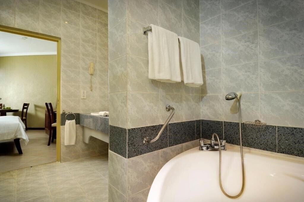 Фотография Berjaya Beau Vallon Bay 3*