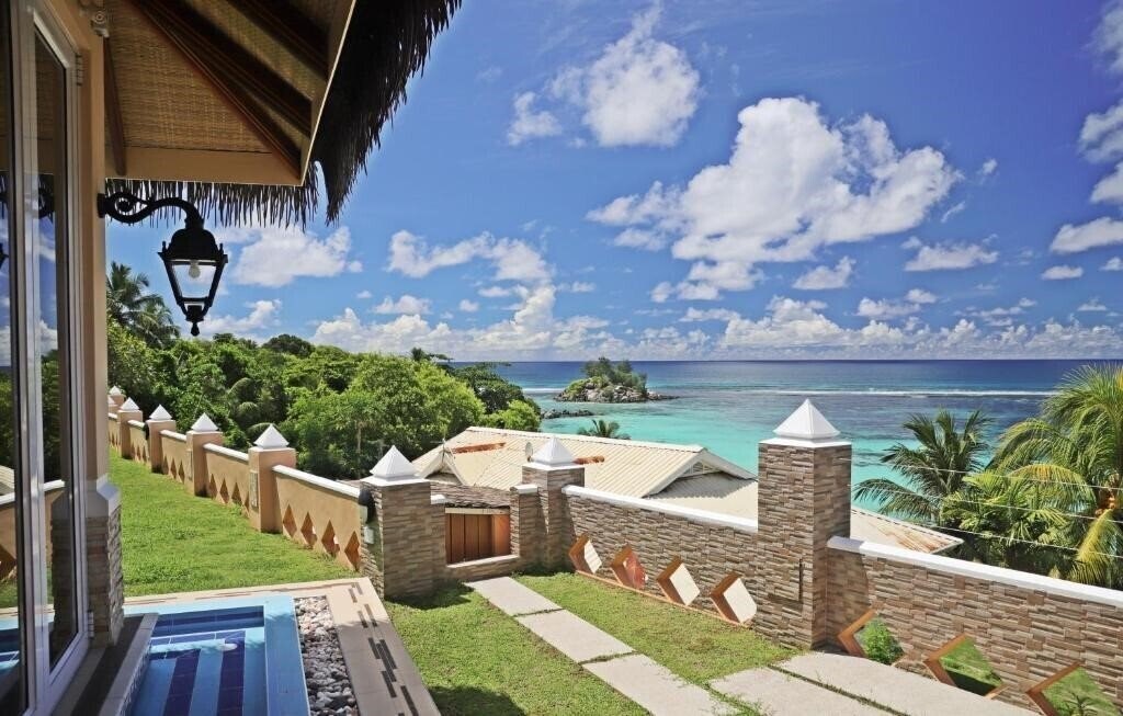 Отель Au Fond de Mer View 3*