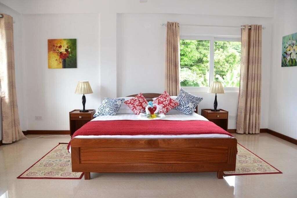 Фото The Old School Self Catering 3*