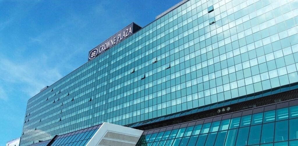 Отель Crowne Plaza 4*