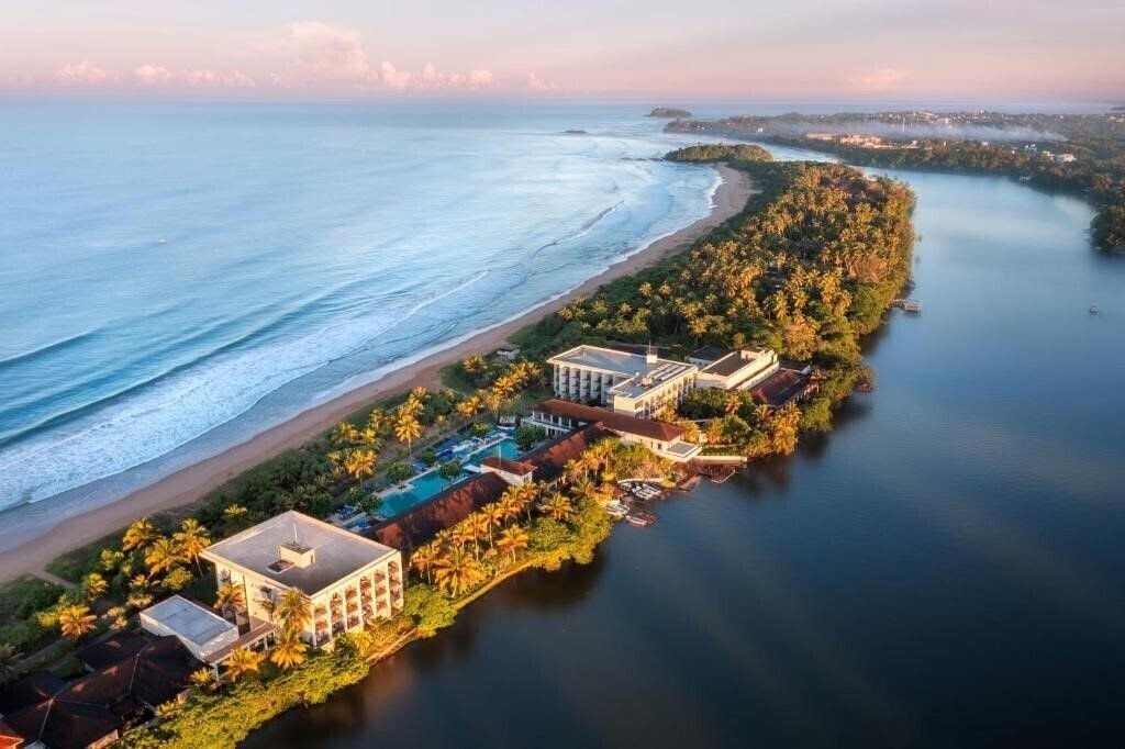 Отель NH Bentota Ceysands Resort 4*