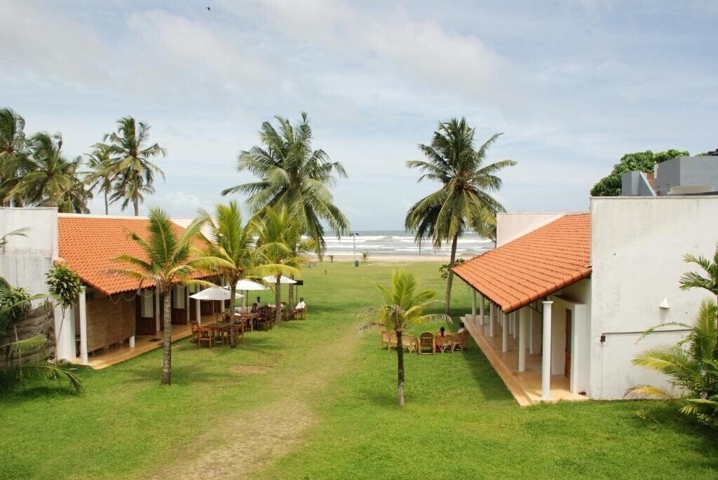 Фото Muthumuni Beach Resort. 3*