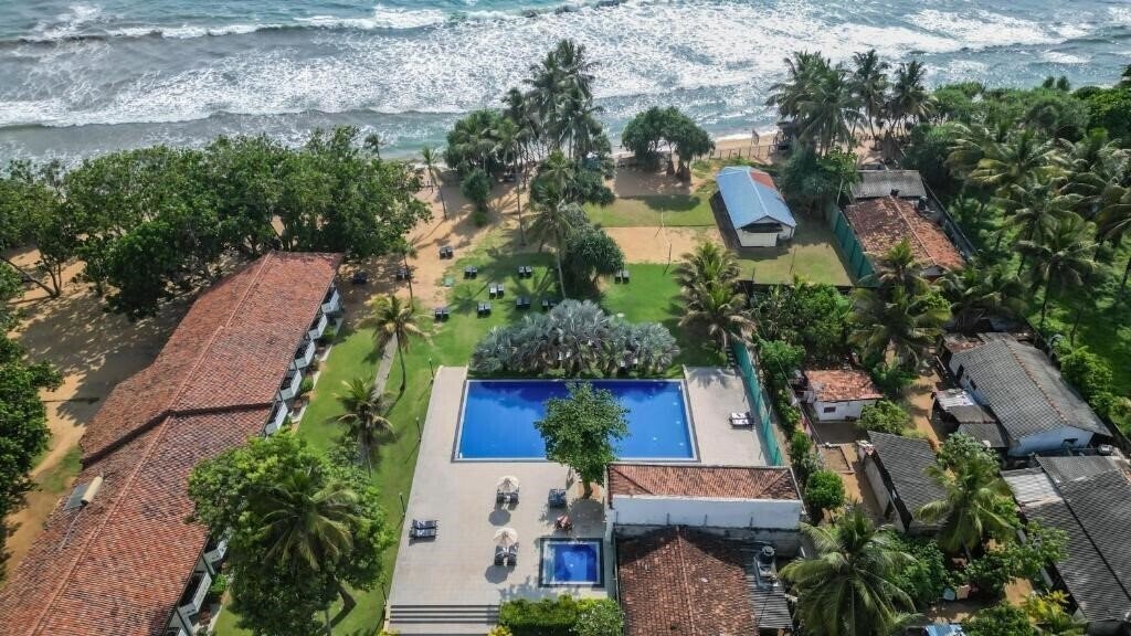 Отель Hibiscus Beach Hotel 3*