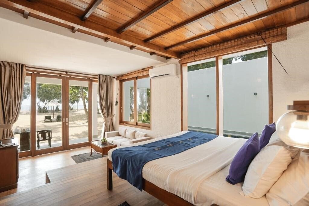 Фото Hibiscus Beach Hotel 3*