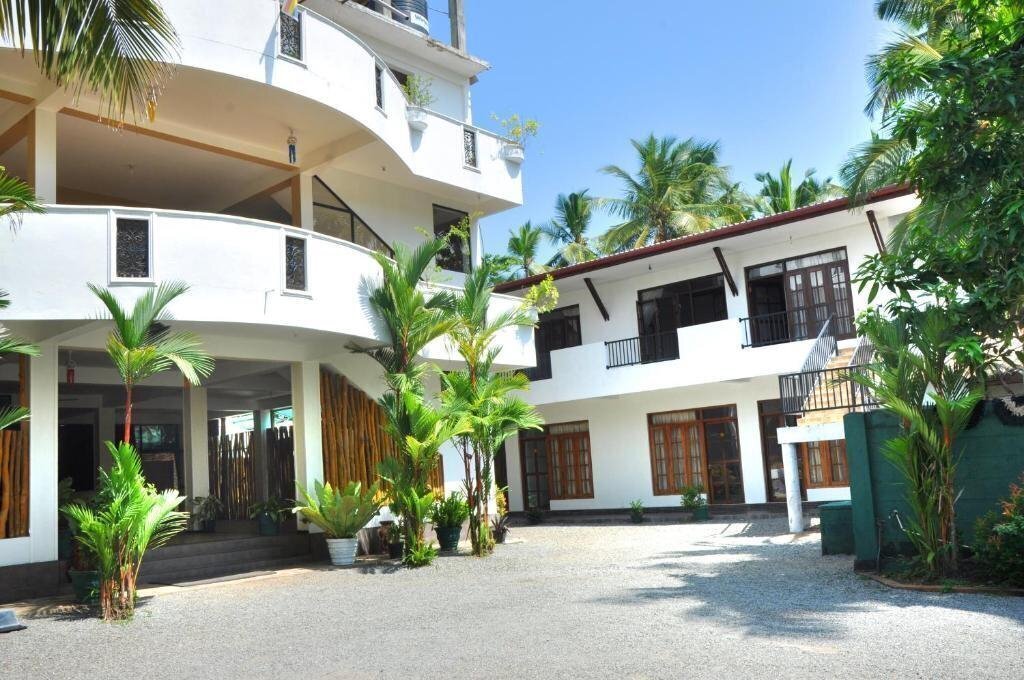 Отель Green Shadows Beach Hotel 2*