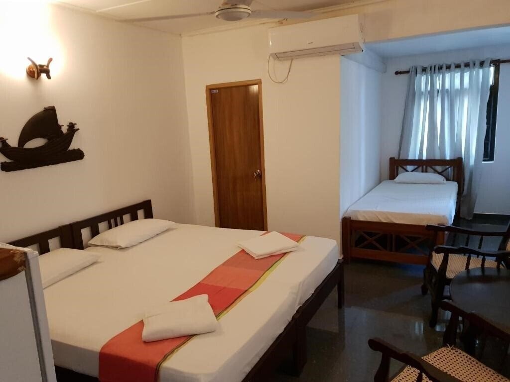 Фото Thiranagama Beach Hotel 2*