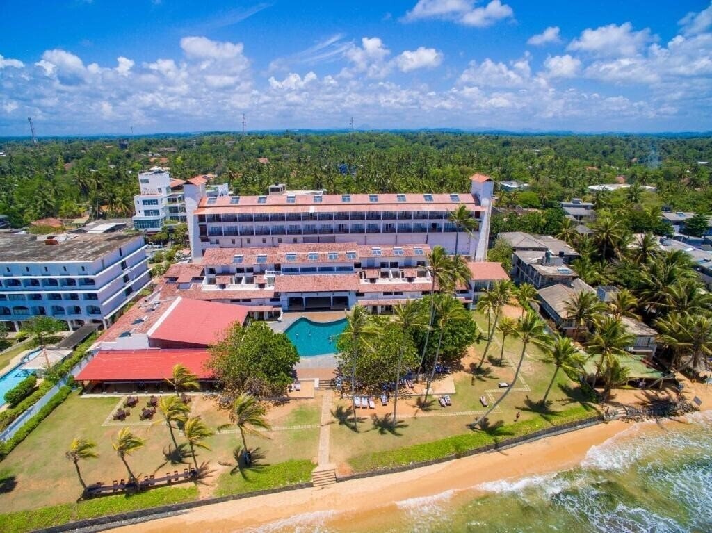 Отель Citrus Hikkaduwa (ex. Amaya Reef) 4*