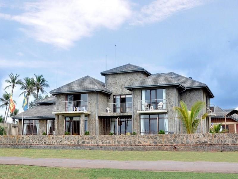 Отель C & I Beach Hotel Chilaw 4*