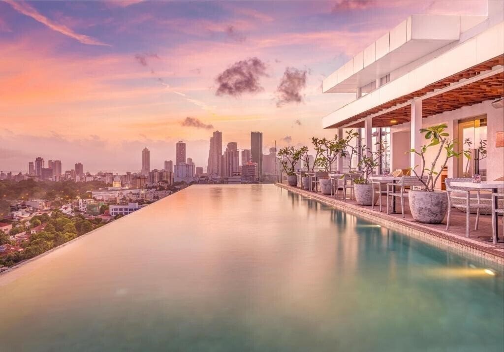 Отель Jetwing Colombo Seven 5*