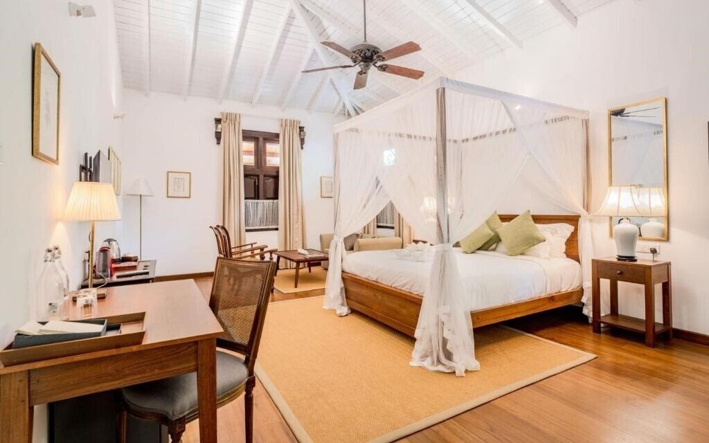 Фото Lotus Estate Colombo Villa вилла