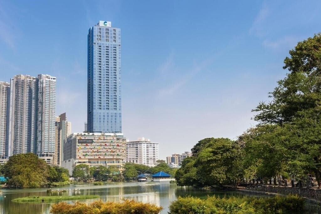 Отель Courtyard by Marriott 5*