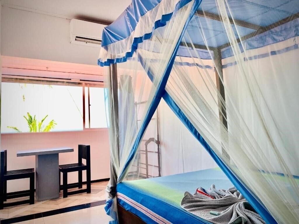 Отель Rainbow Beach Hotel 3*