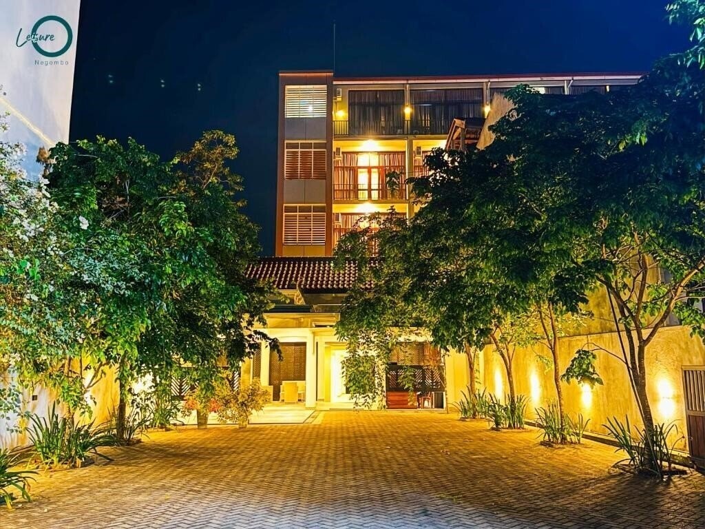 Отель Leisureo Hotel & SPA Negombo 4*