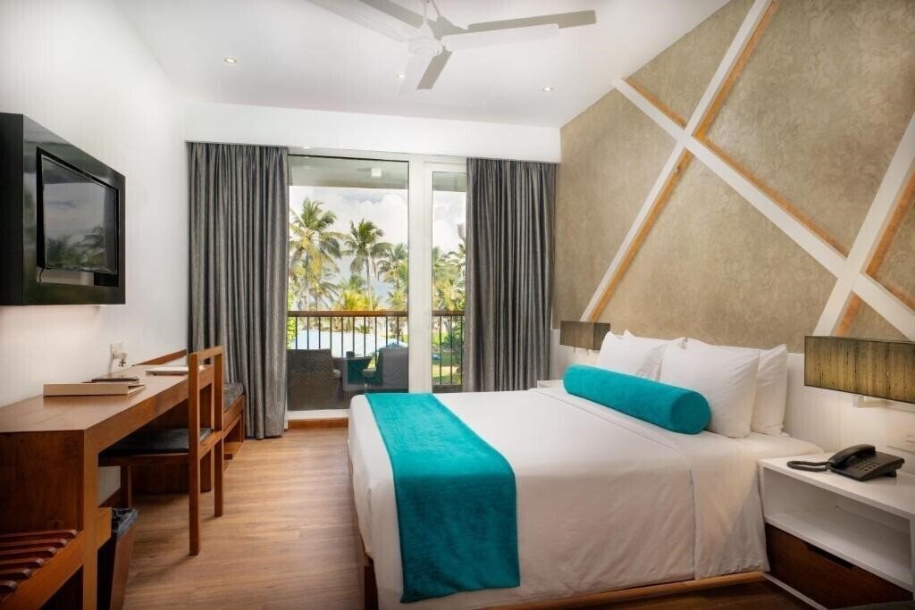 Фото Camelot Beach 3*