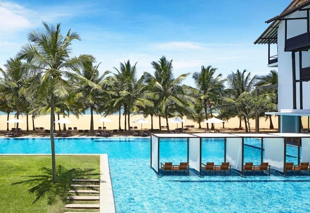 Отель Jetwing Blue 5*