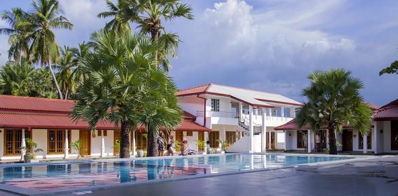 Отель Palm Resort Nilaveli 3*