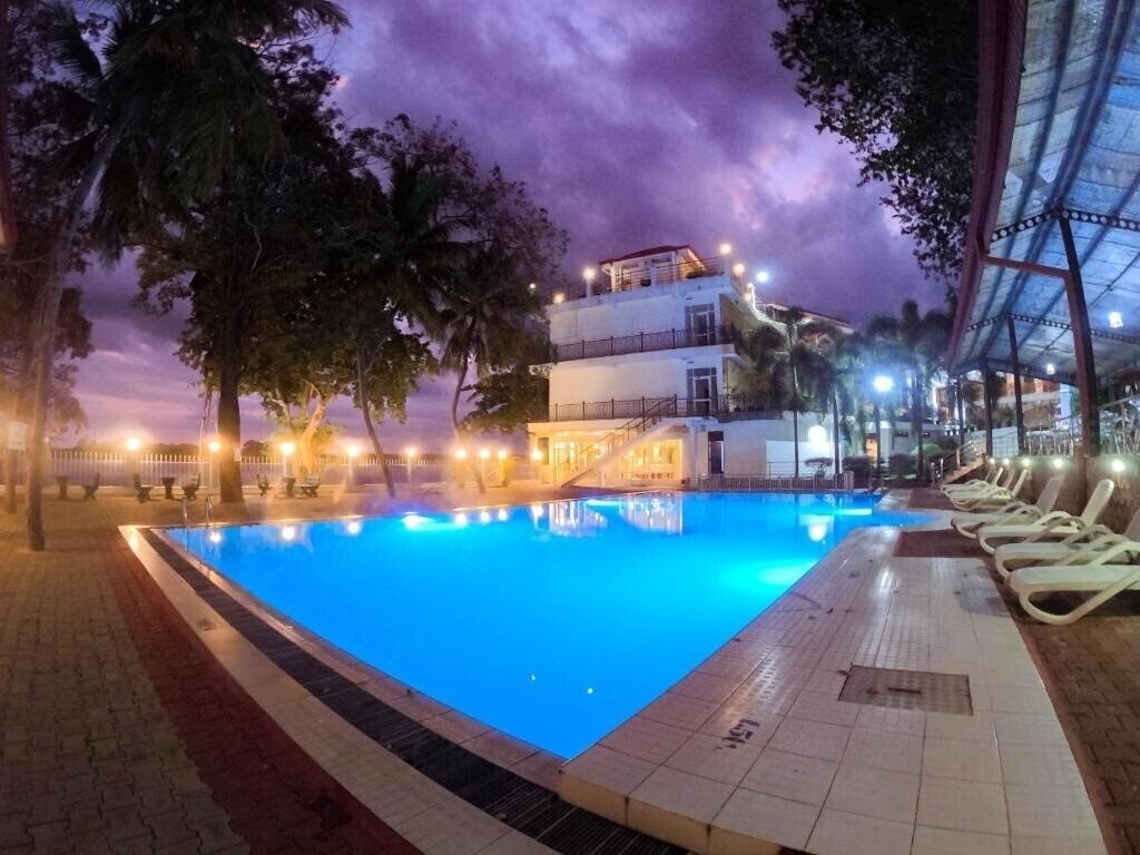 Отель Centauria Lake Resort 3*