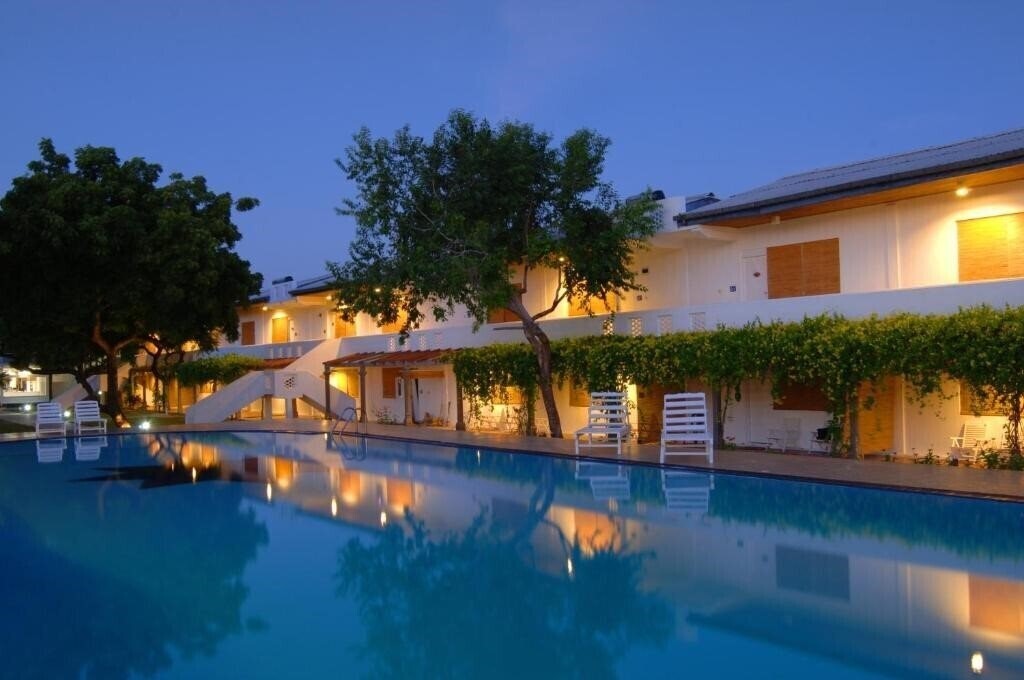 Отель Pigeon Island Beach Resort 3*