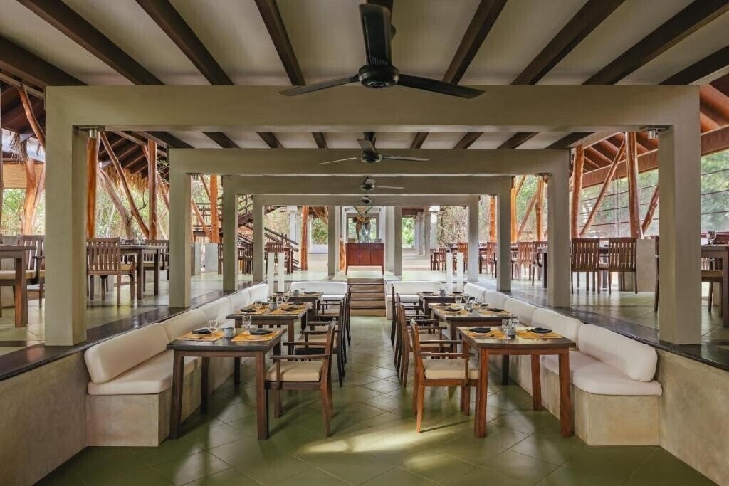 Картинка Jungle Beach Resort 5*