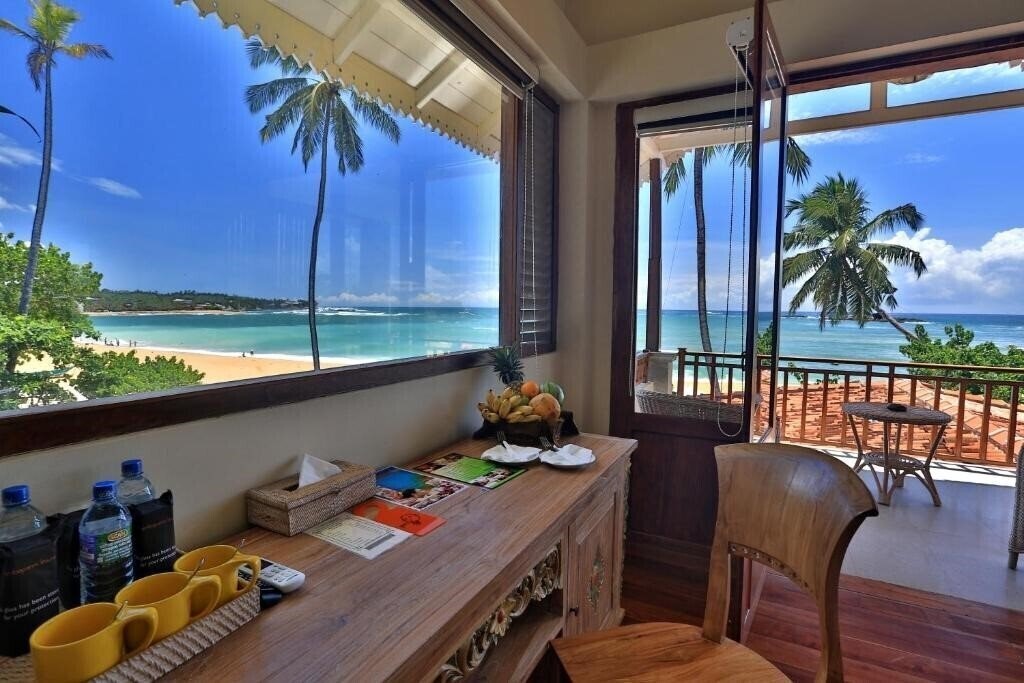 Отель Thaprobane Beach House 2*