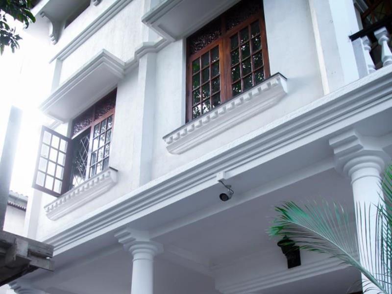 Отель Blue Swan Inn 2*