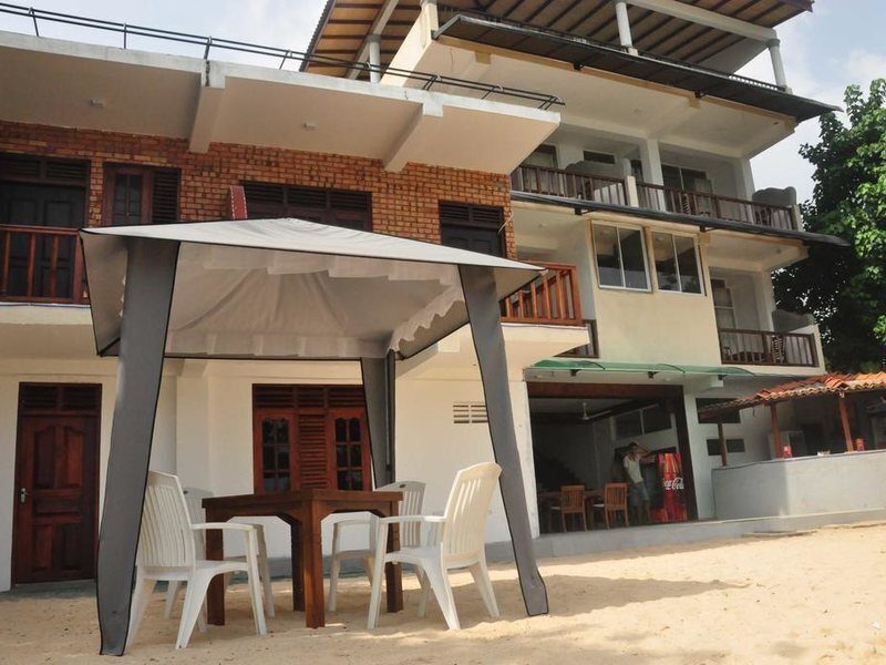 Отель Wave Beach Resort 3*