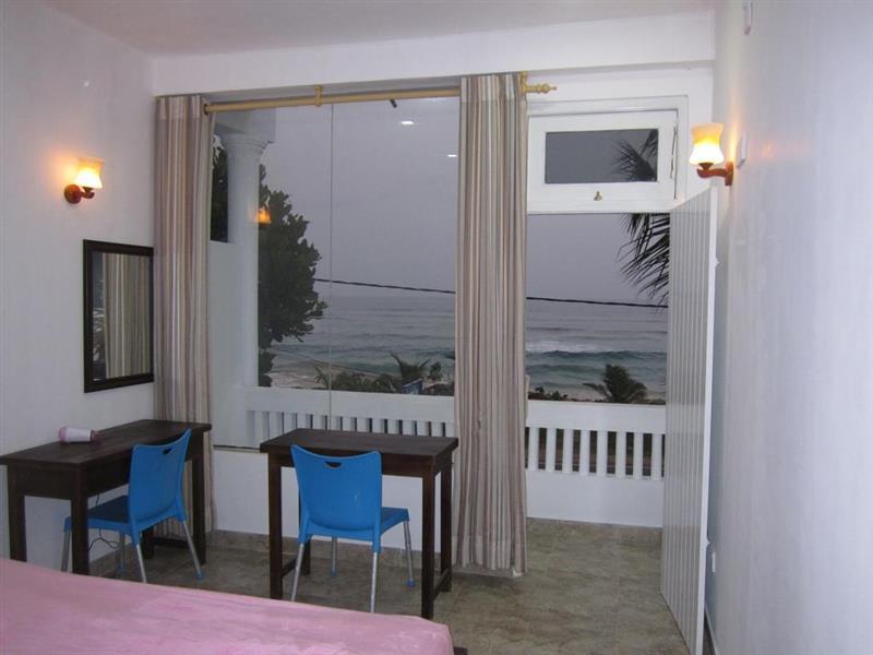 Отель White Surfing Beach 2*