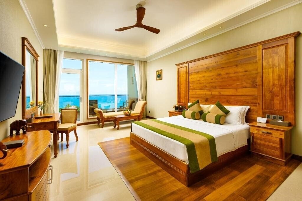 Фото Araliya Unawatuna Beach Hotel 5*