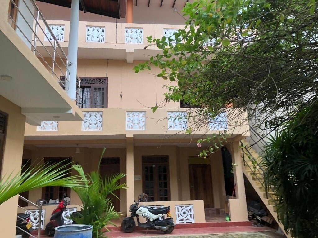 Отель Kumara Guest House & Apartment 2*