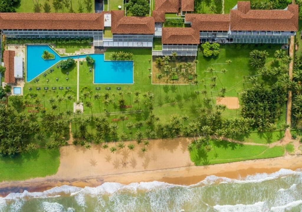 Отель The Blue Water Resort & SPA 5*