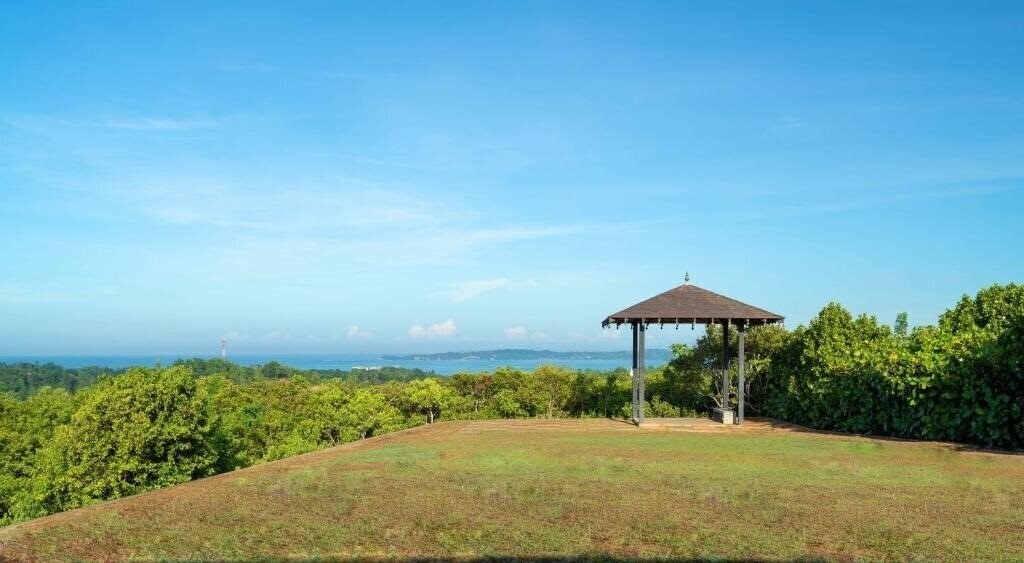 Отель Mirissa Hills 5*