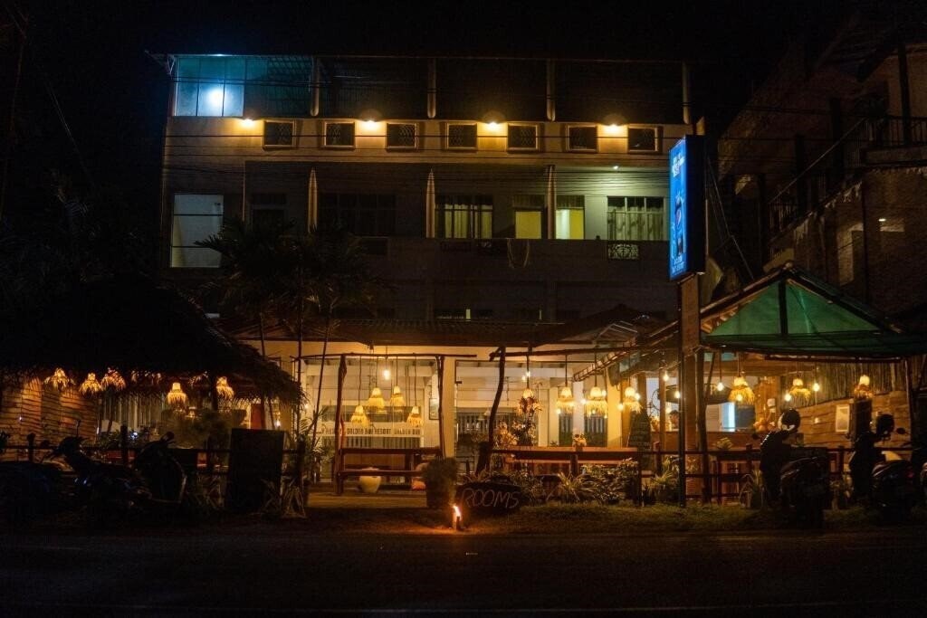 Отель New Golden Bay Resort 2*