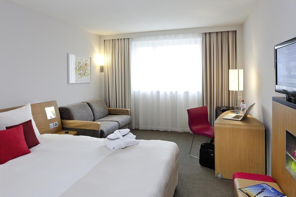Отель Novotel Zurich City West 4*