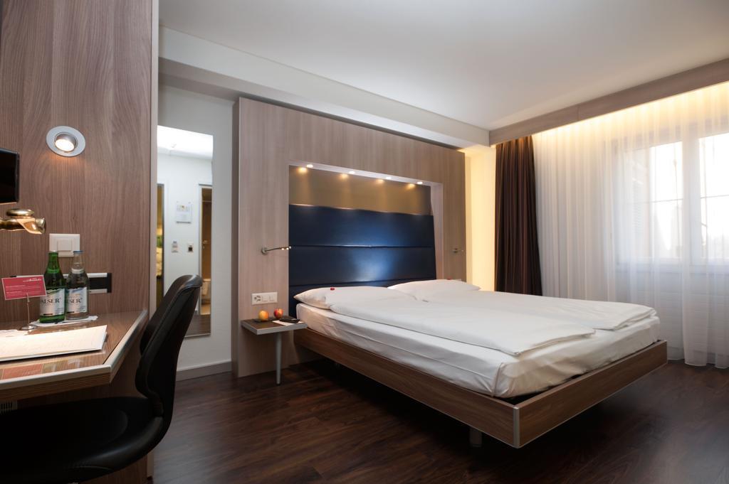 Отель Alexander 3*