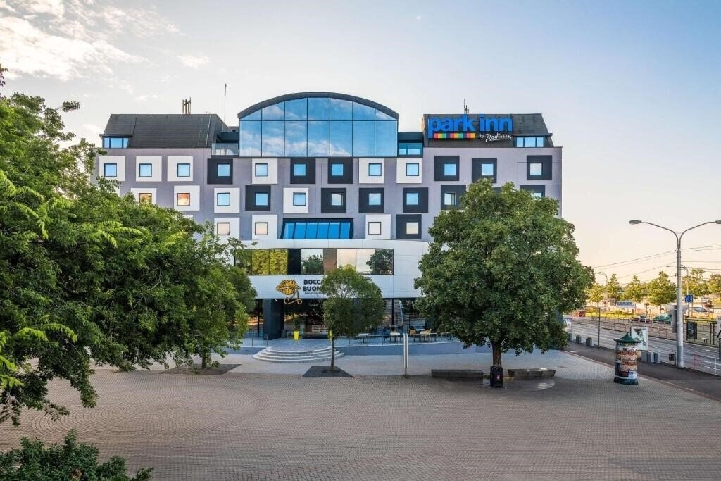 Отель Park Inn Danube 4*
